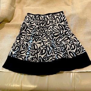 Black and white pleated size skirt